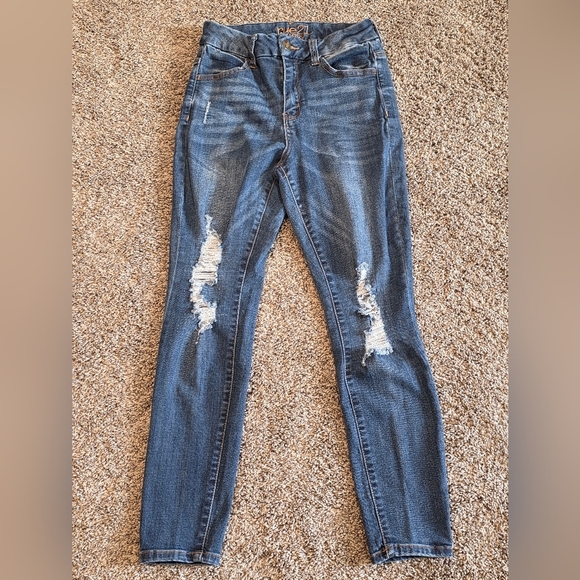 Rue21 Curvy High Rise Ankle Jegging Distressed Size 6 - Picture 2 of 5